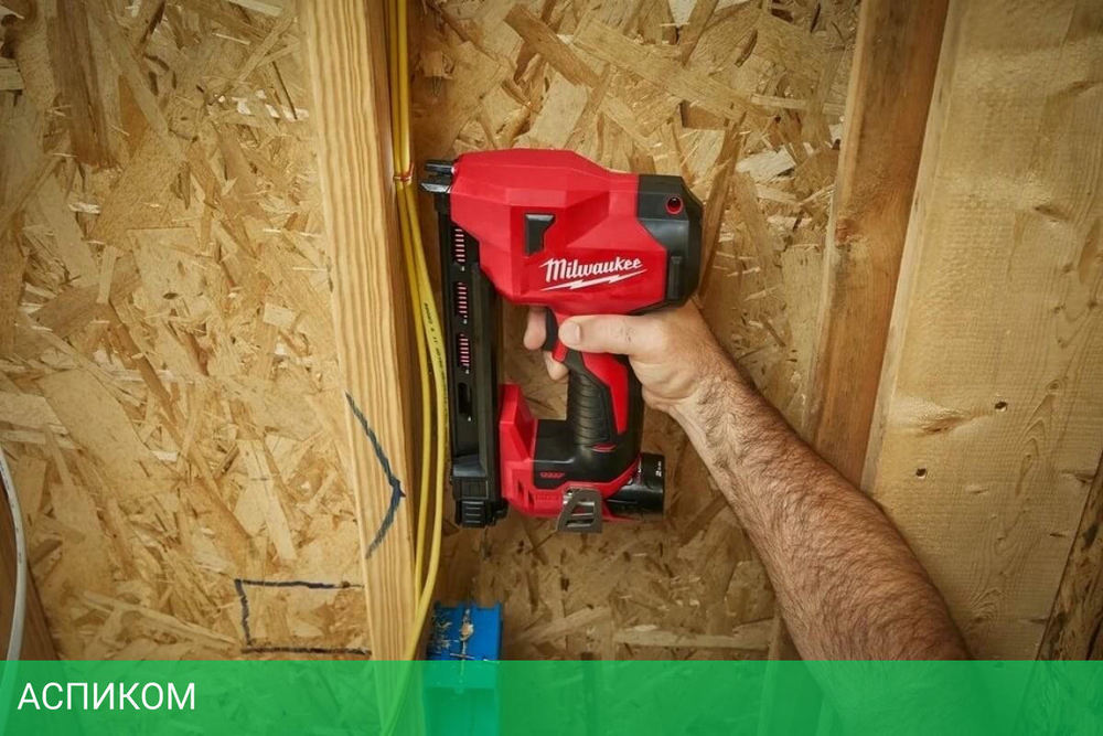 Аккумуляторный степлер Milwaukee M12 BCST-0 (4933480488)