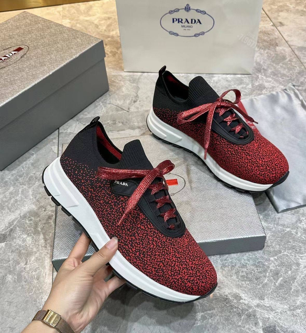 Кроссовки Prada