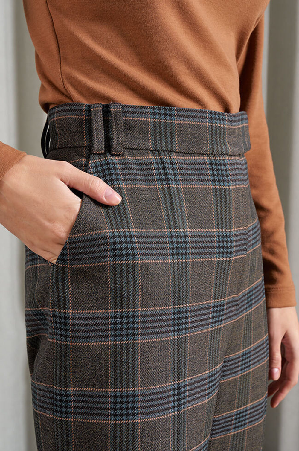 31005 Брюки женские (коричнево-зеленая клетка)