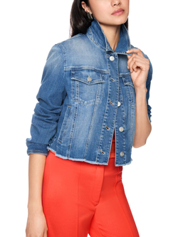 Marc-Cain-Ad_FrühjahrSommer-2026_353_AA-31.03-D22_7