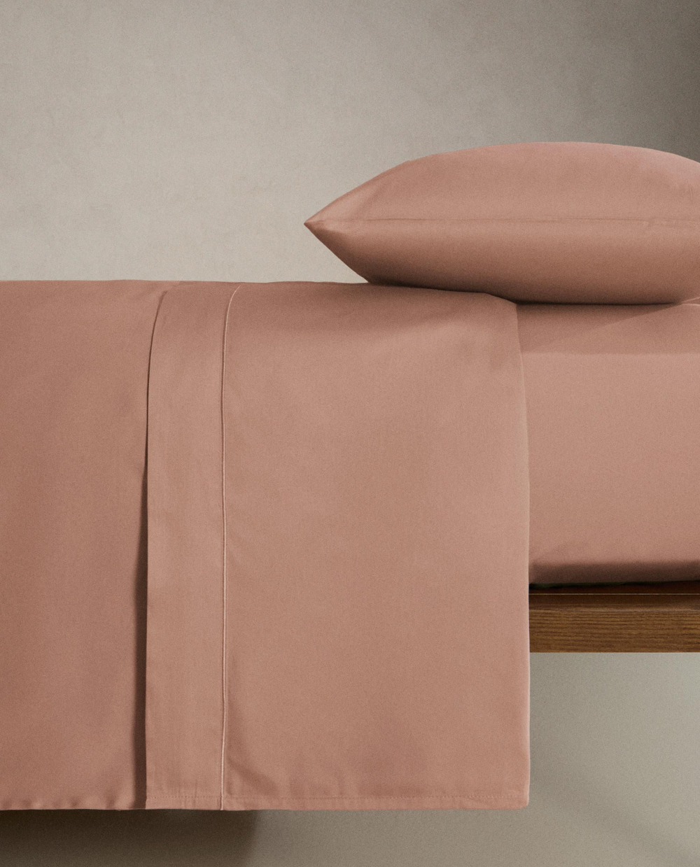 Zara Home - Атласная простыня с эластичной лентой, высота 30 см (вес 300 нитей), розовый, 180х200х30 см