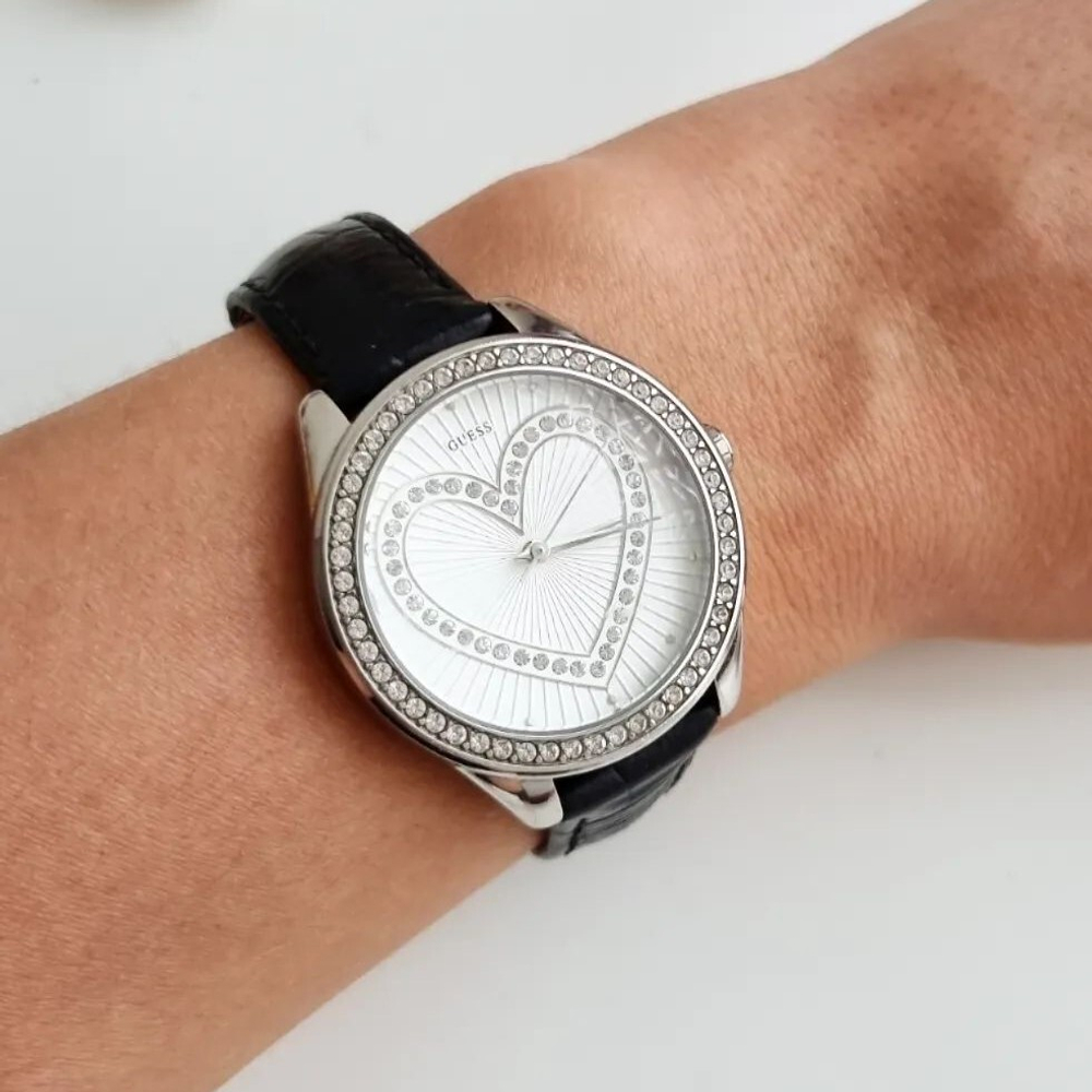 Часы Guess