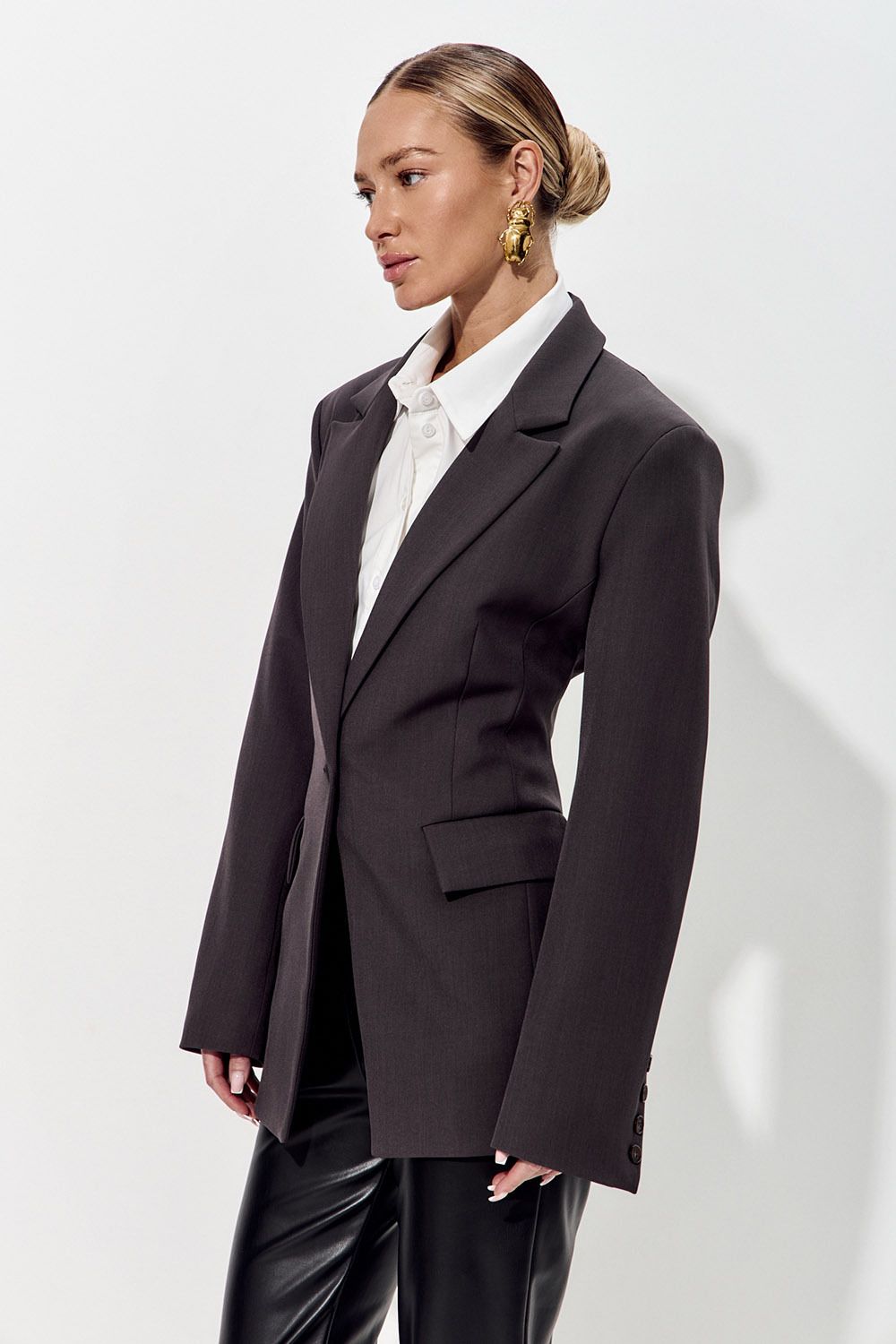 Приталенный пиджак "песочные часы" цвета графит