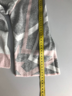 Джемпер лаконичного дизайна, визуально на 50 размер