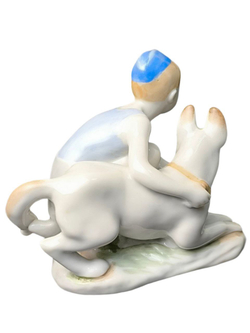 Фарфоровая статуэтка "Юный пограничник с собакой" ЛФЗ