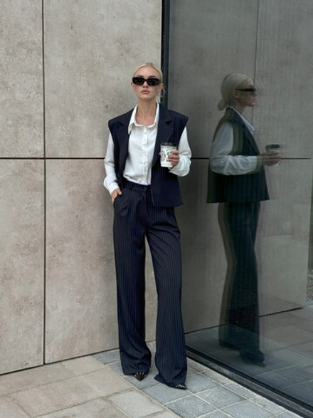 Костюм классический с жилеткой, цвет темно-синий