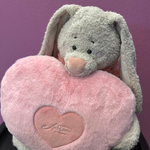 Заяц Вито в пудровой кофте, с сердцем подушкой, 37 см
