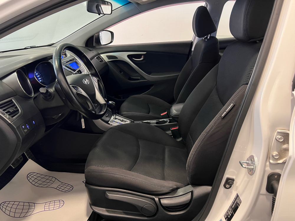 Hyundai Elantra, 2011 год