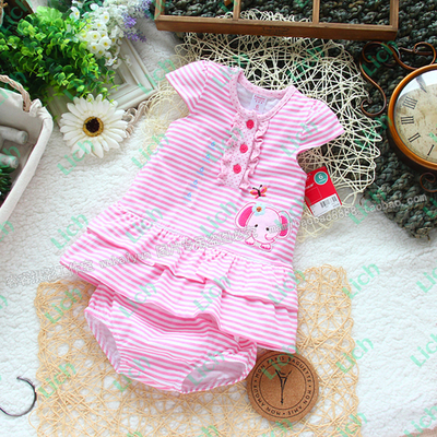 Комплект: платье с воланами и трусики в узкую полоску