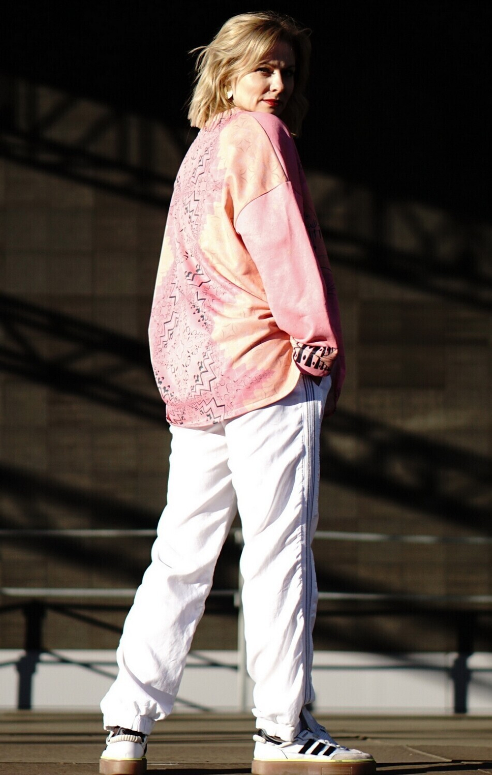 Свитшот "Розовый сюр", по мотивам картины Жоана Миро «Каталонский пейзаж» (Охотник)