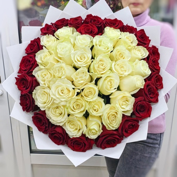 Букет-сердце из 51 розы (Эквадор 60 см)