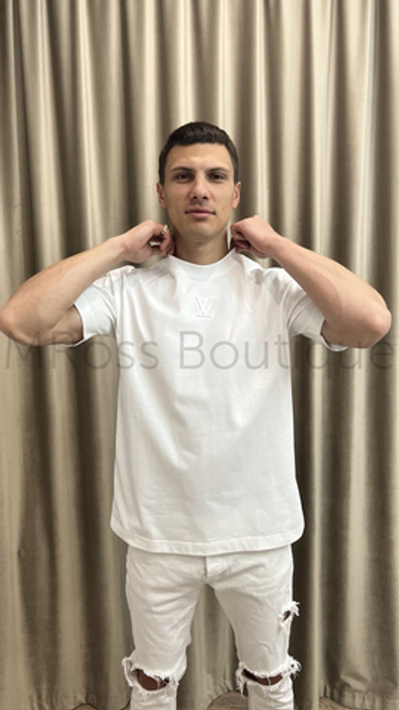 Мужская белая футболка Louis Vuitton с рельефными инициалами LV