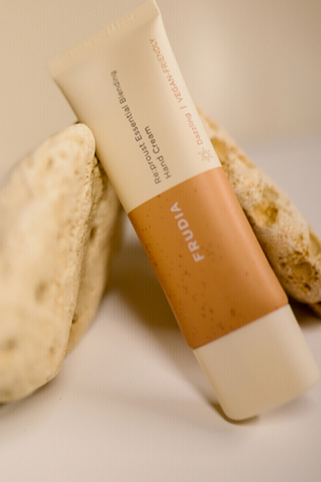 Frudia Крем для рук с маслом сандалового дерева и ромашкой - Essential blending hand cream, 50г, шт