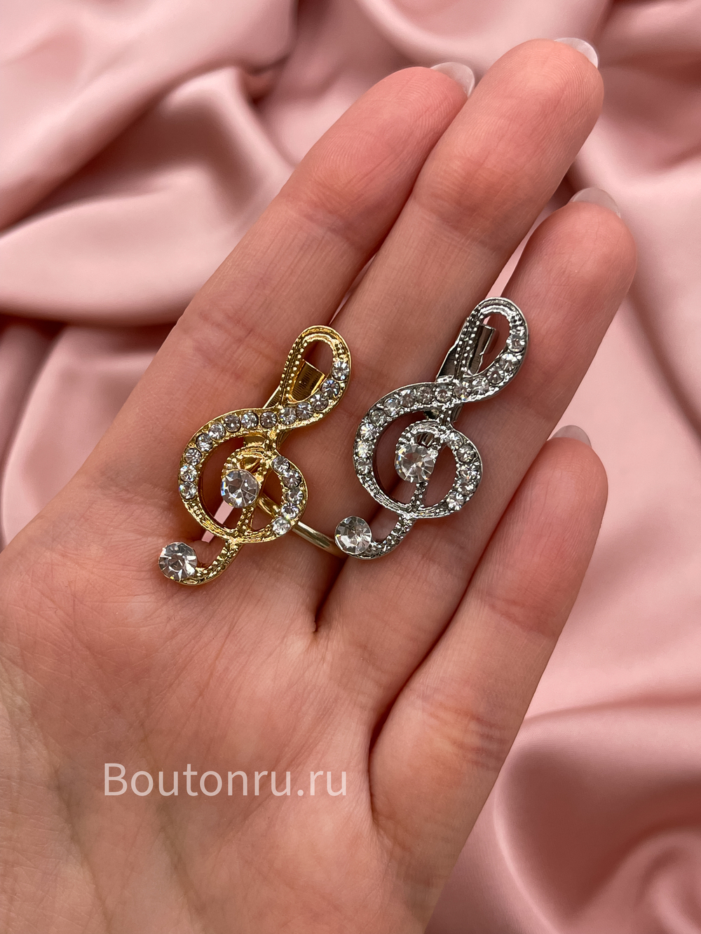 Брошь "Скрипичный ключ" серебристая в стразах