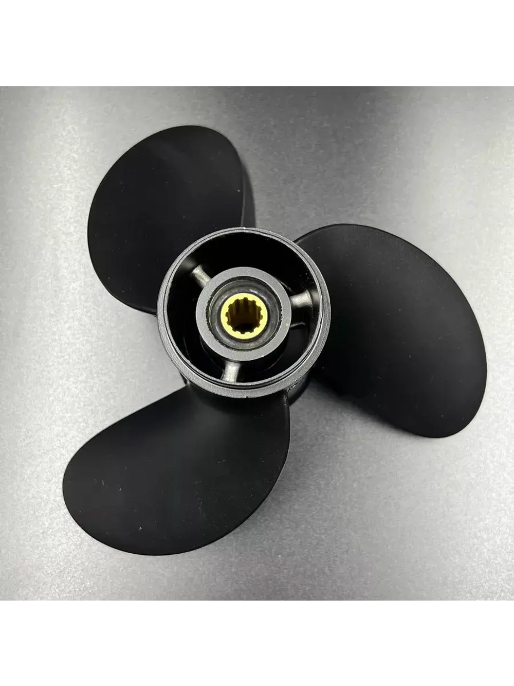 Винт Tohatsu 8-9.8 л.с (3x8.9"x7")