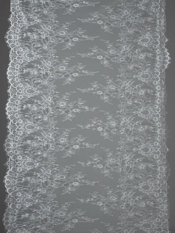 07-02 БРАК Кружево реснички (шантильи) широкое, 75 см, айвори 004