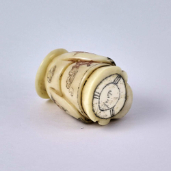 Нэцкэ Монах в круглой шляпе с корзиной рыбы