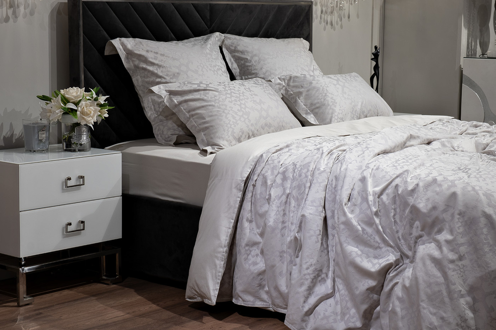 Простыня сатиновая прямая 270x280 Garda Decor бежевая однотонная