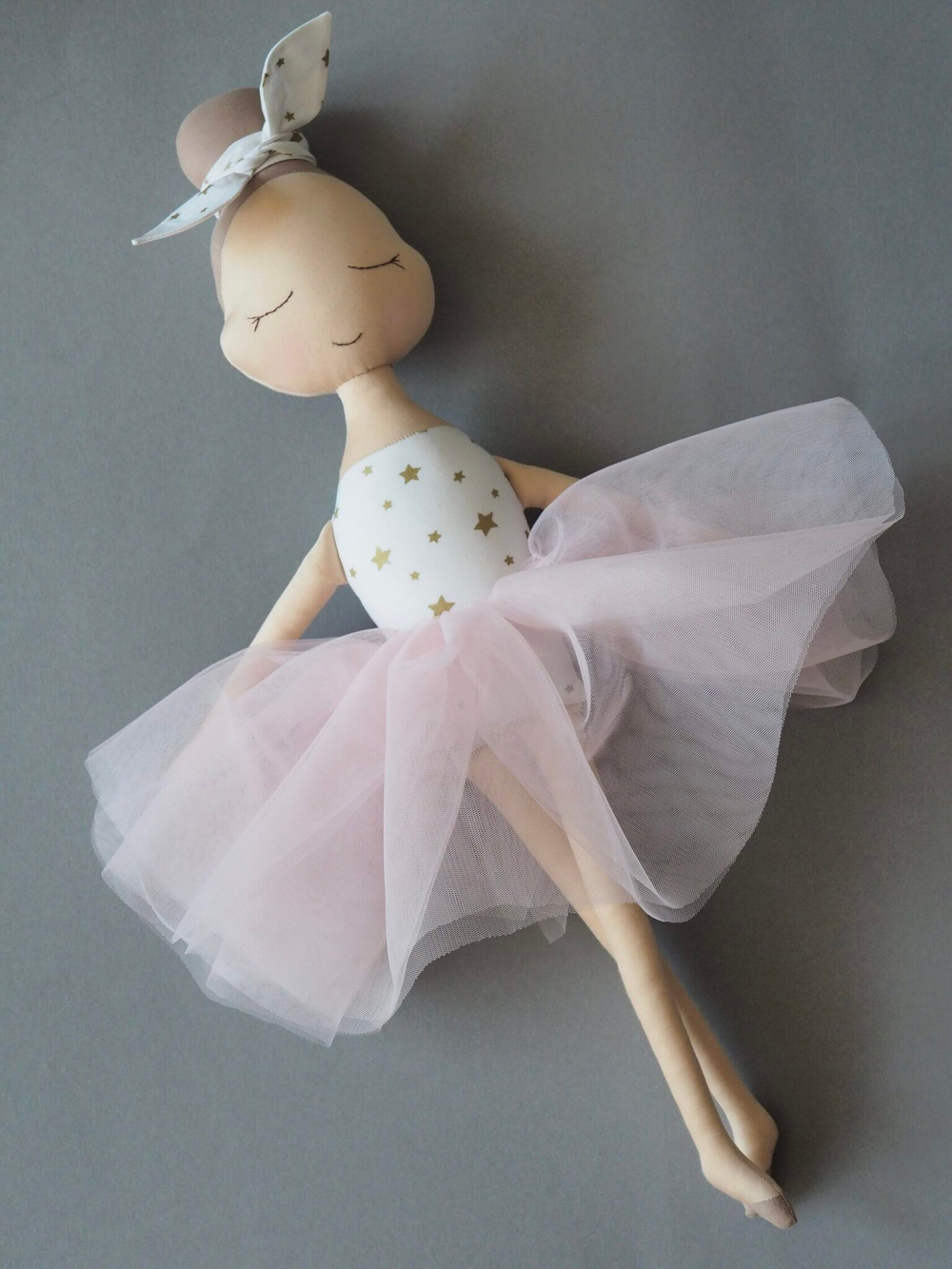 Кукла-балерина с комплектом съемной одежды (юбочка, кардиган и 2 повязки)