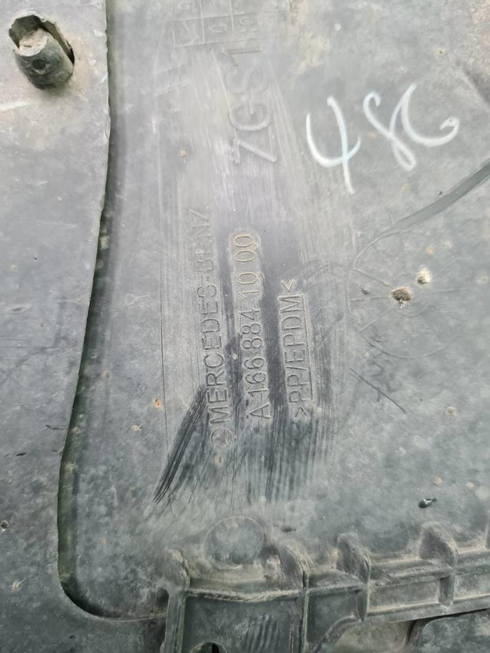 Подкрылок передний левый Mercedes M GLE W166 11-18