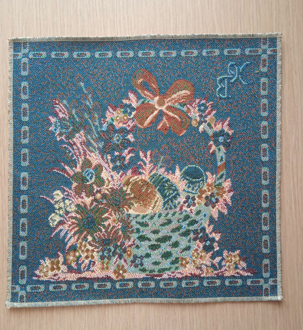 Декоративная сервировочная салфетка из гобелена  Пасхальная корзина (32*32)