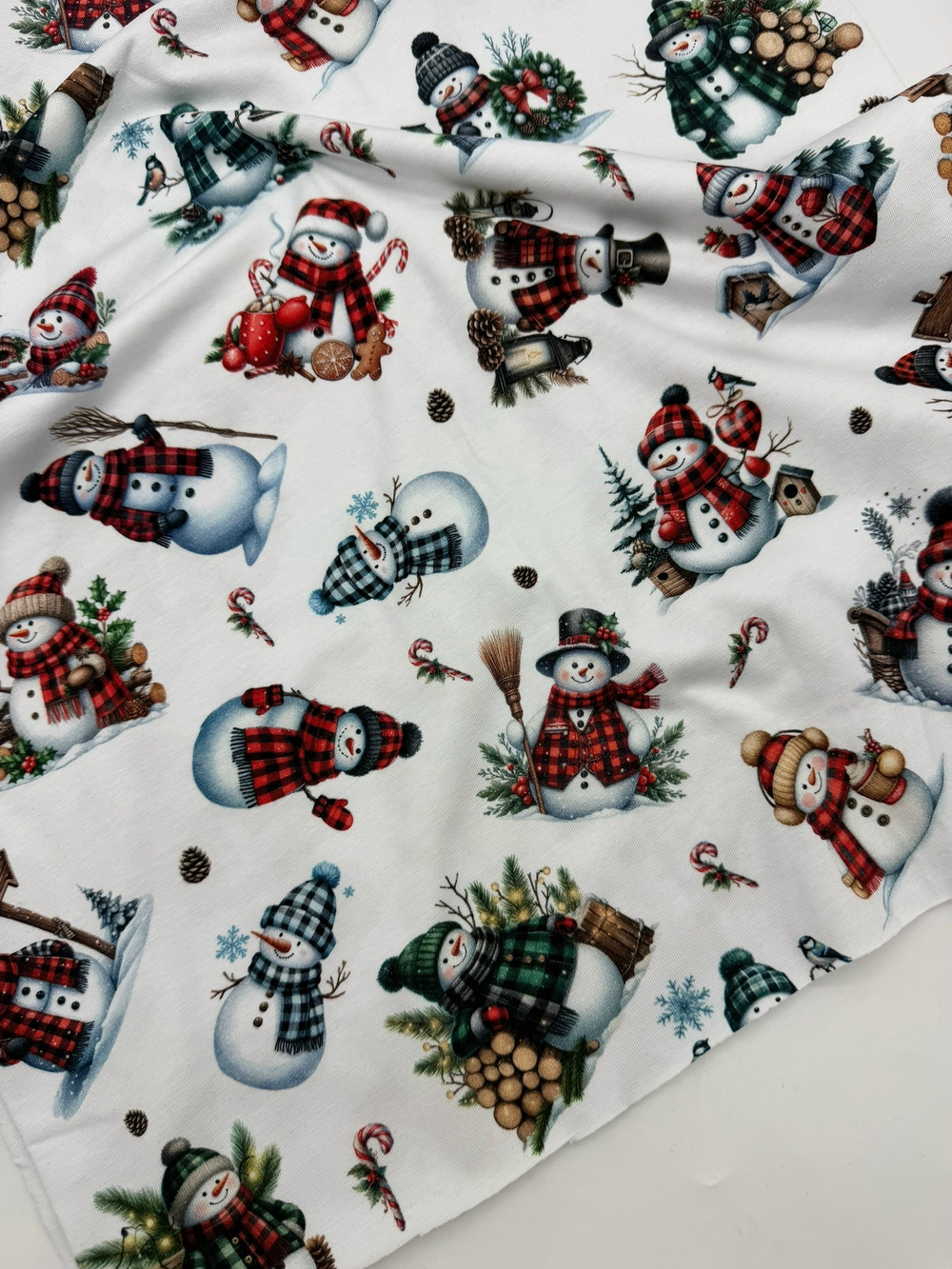 Снеговики в клетку