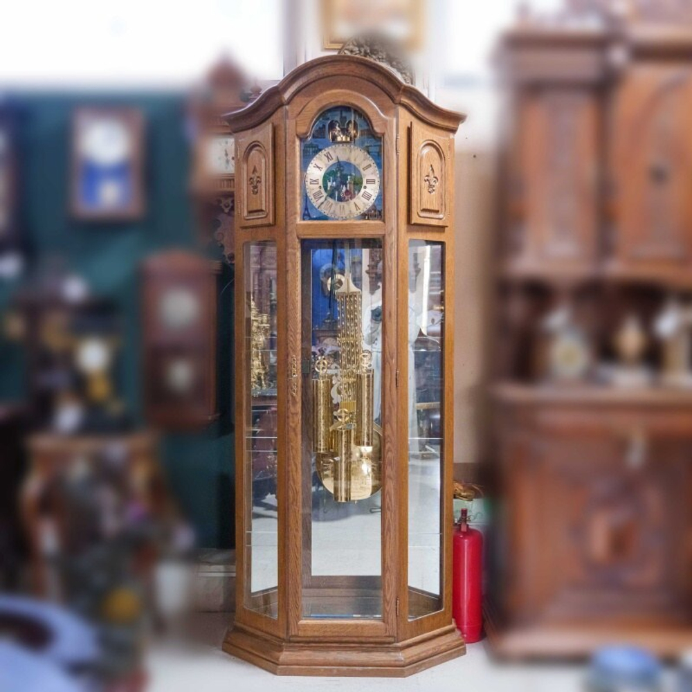 Напольные часы c особым механизмом