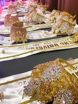 Лента для конкурса красоты. Серия ПРОФЕССИОНАЛЬНАЯ. Широкая лента + кант + бордюр + бахрома. Мод. 14 цвет в ассортименте.