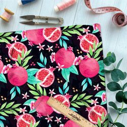 Ткань барби розовые гранаты на чёрном фоне