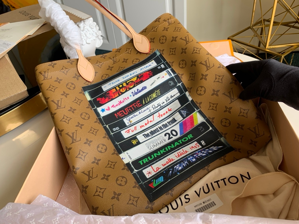 Louis Vuitton Carry It Tote