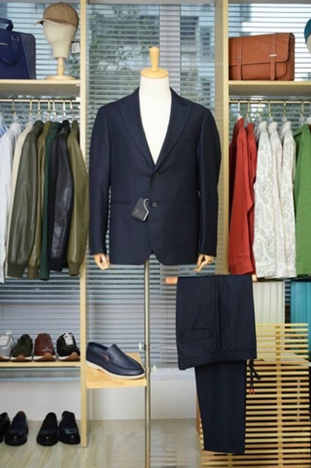 Льняной костюм Kiton