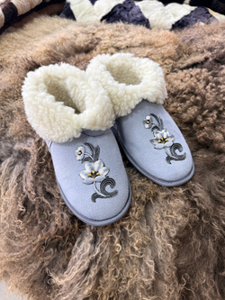 Чуни из эко-меха на твердой подошве