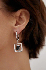 Серьги черный прямоугольный кристалл в серебряном квадрате, замок скоба