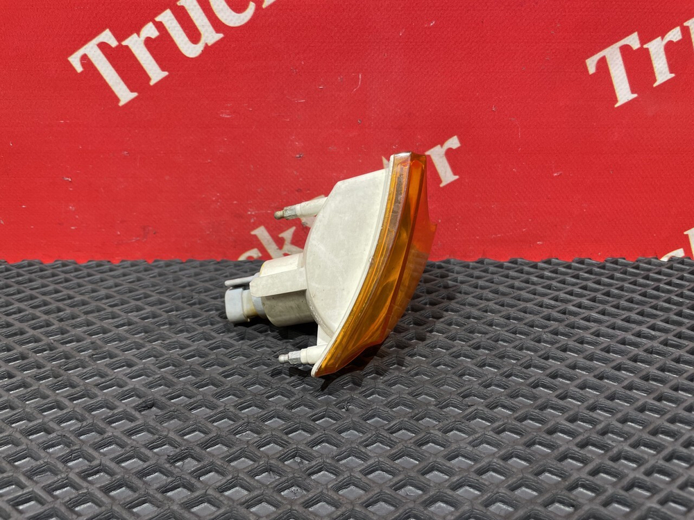 Поворотник правый