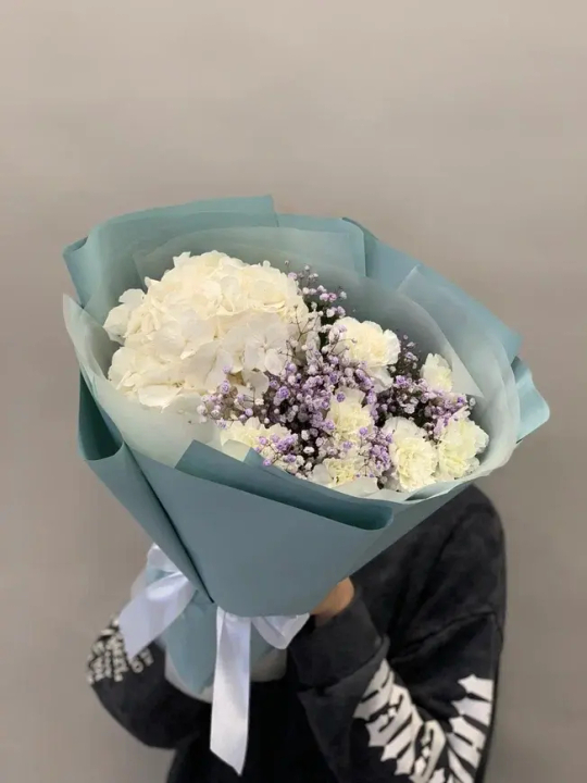 Букет цветов Гортензия  + белые диантусы