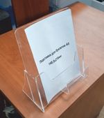 Подставка для буклетов А5 верт с визитницей акриловая