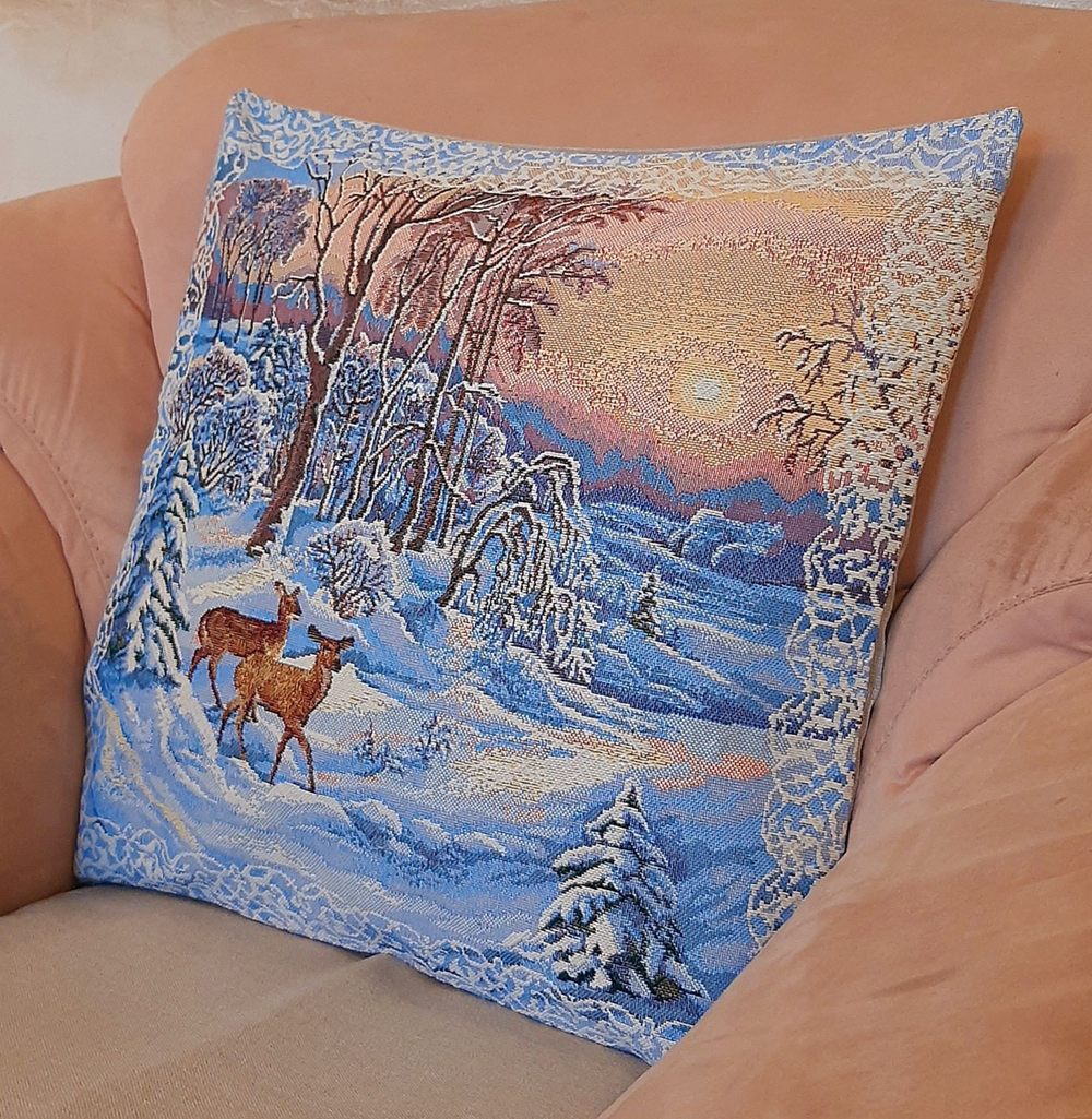 Декоративный гобеленовый чехол для интерьерной подушки Олени 47*47