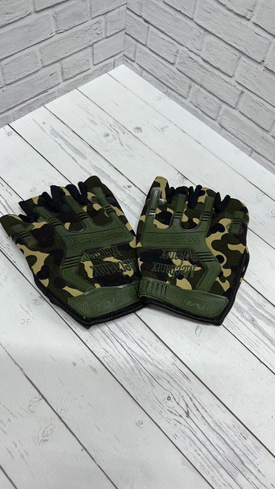 Тактические беспалые перчатки с пластиковыми вставками / олива