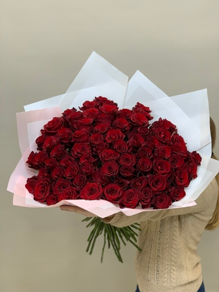 Букет 75 красных роз Эквадор 50см в пленке