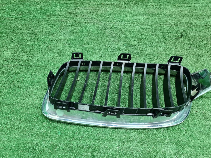 Решетка радиатора правая BMW 3er F30 (2011-2020)