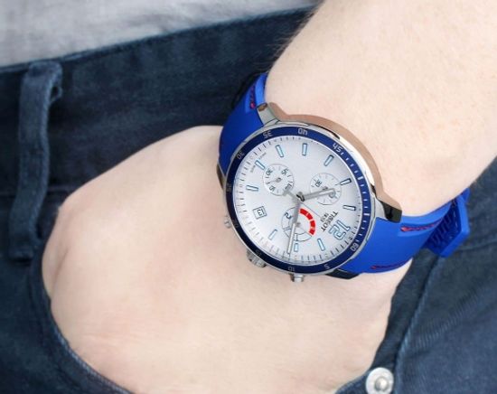 Tissot T095.449.17.037.00 Мужские швейцарские часы посвящены футболу, с хронографом на ремешке T-Sport Quickster в кармане