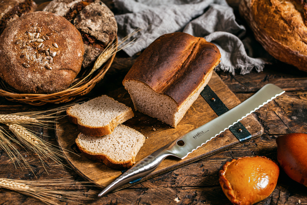 Нож кухонный для хлеба 23.5см Samura Reptile