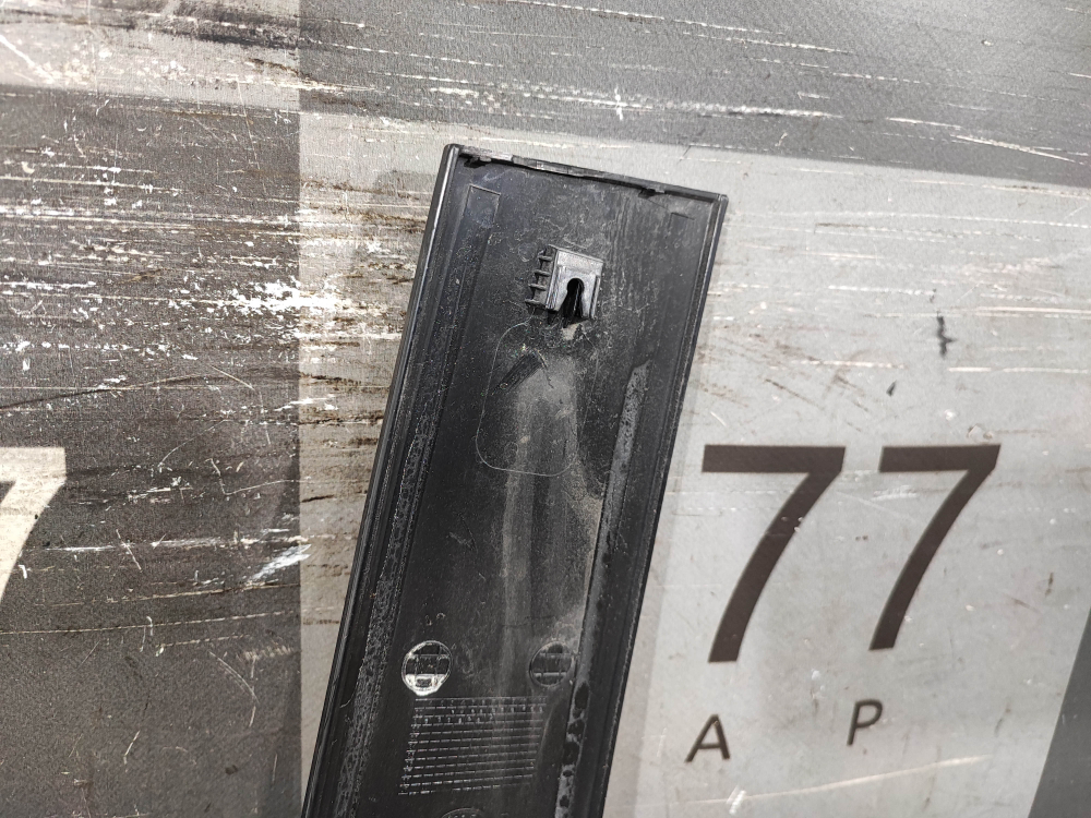 Накладка двери задней правой Kia Carnival 4 (KA4) 20-нв Б/У Оригинал 83260R0000