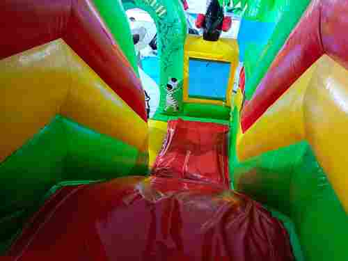 Коммерческий надувной батут "Сафари-джунгли" с горкой, размер 5*4*2,8 м