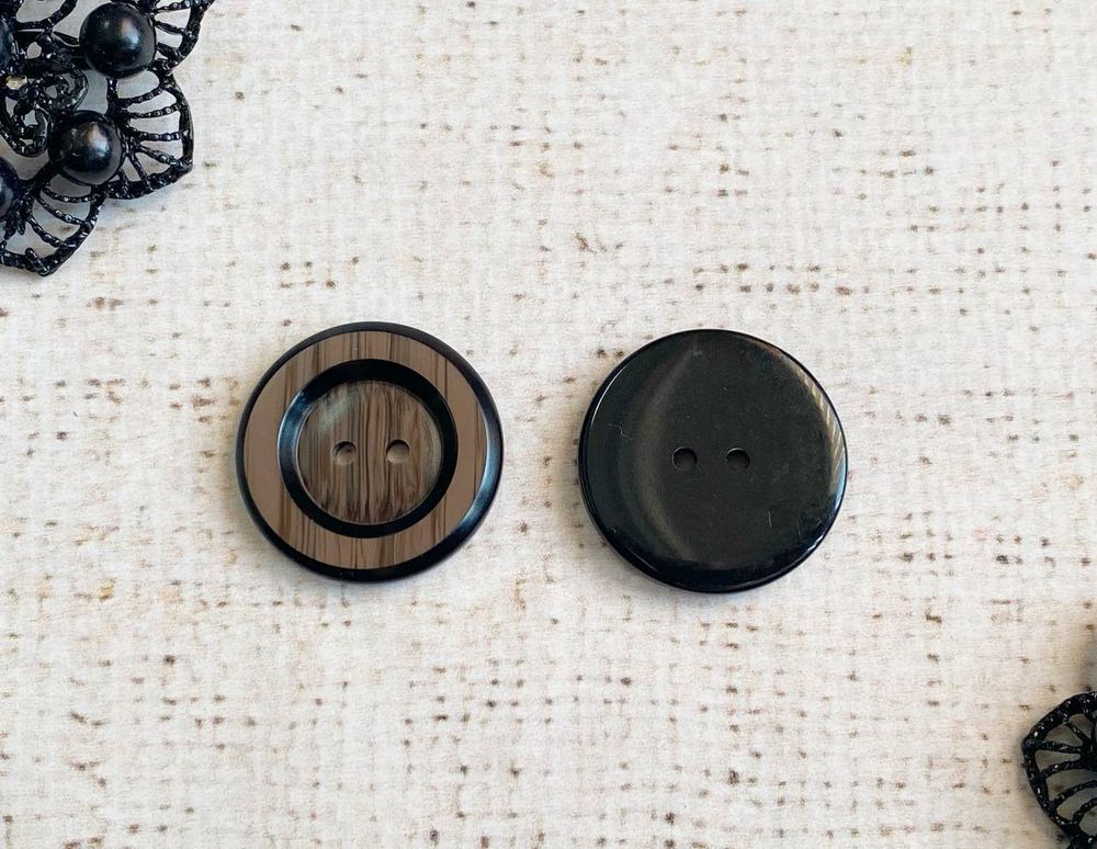 Пуговицы костюмные, d 2,8 см