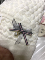 Шапка вязаная с пампушками и бантом "Мишки"