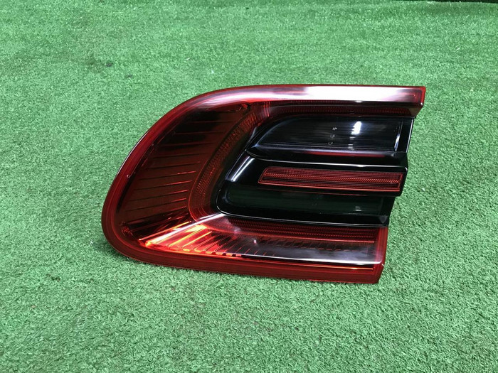 Фонарь правый внутренний Porsche Macan 95b (14-18)