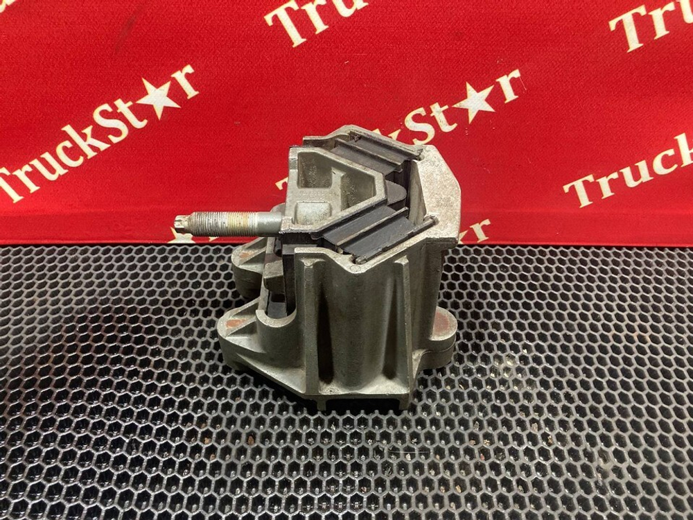 Подушка двигателя передняя 2023г