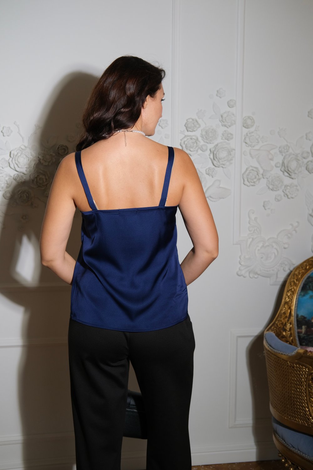 Топ синего цвета из шелковистой ткани