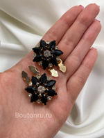 Накладка на пуговицу в форме цветка золотистые с черными стразами (клипсы)